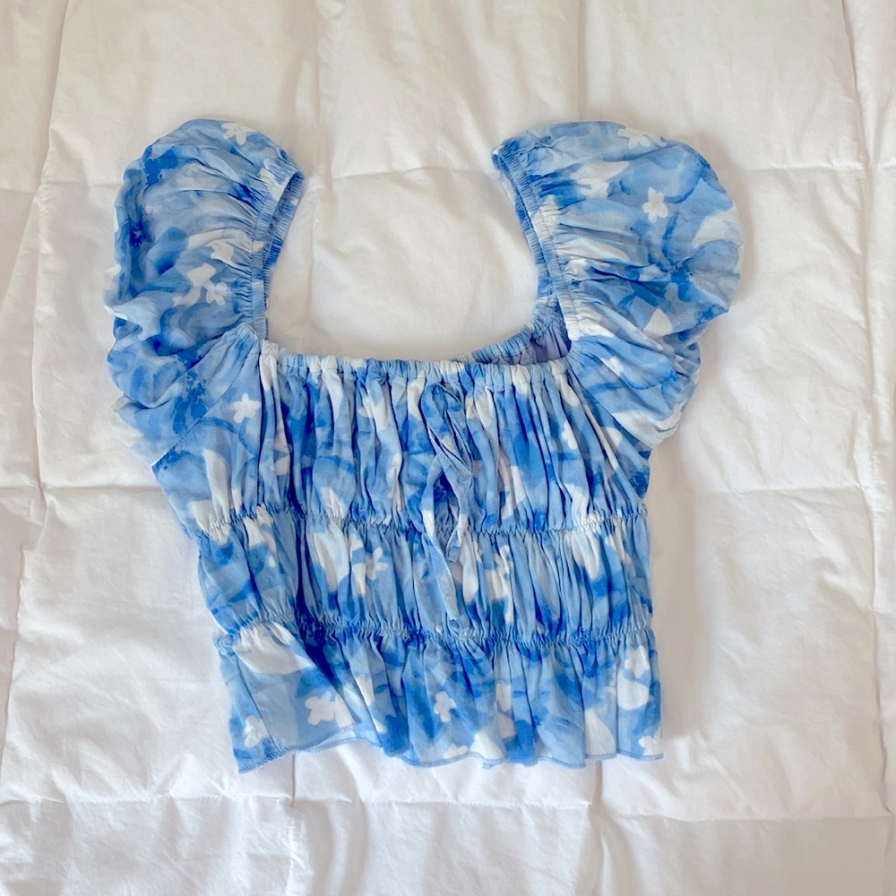 Showpo blue and white floral top! Size 6!